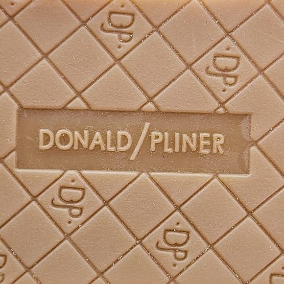 Donald J. Pliner Women's White Rhonda Flat Sandals - 8 - Picture 7 of 8